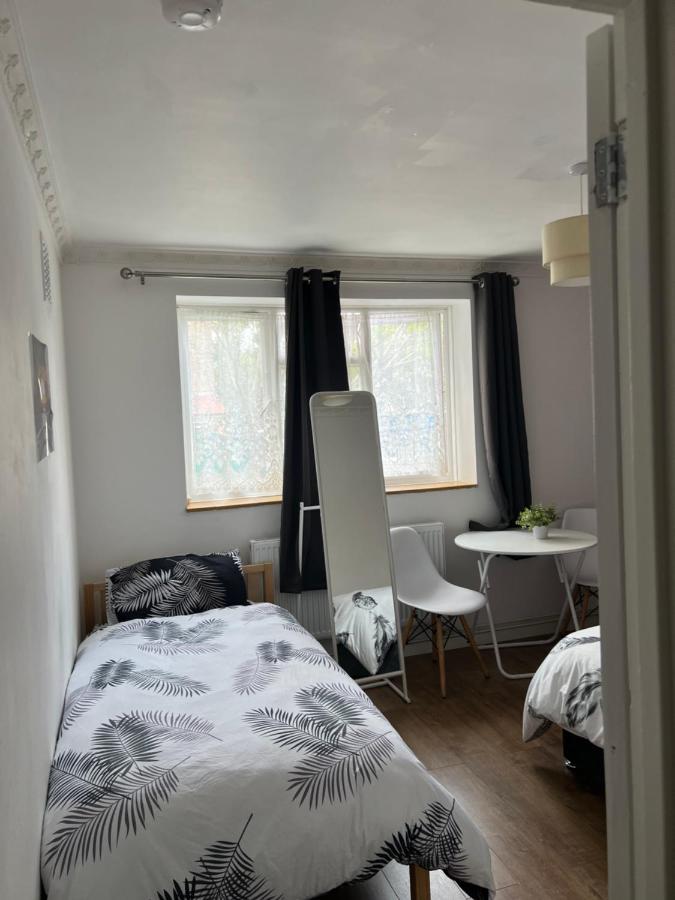 Private Room With Two Beds Near Central London Luaran gambar